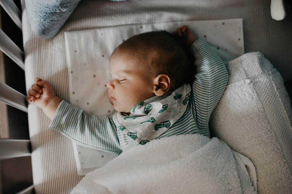 Comment habiller un bébé en hiver avant de dormir ?